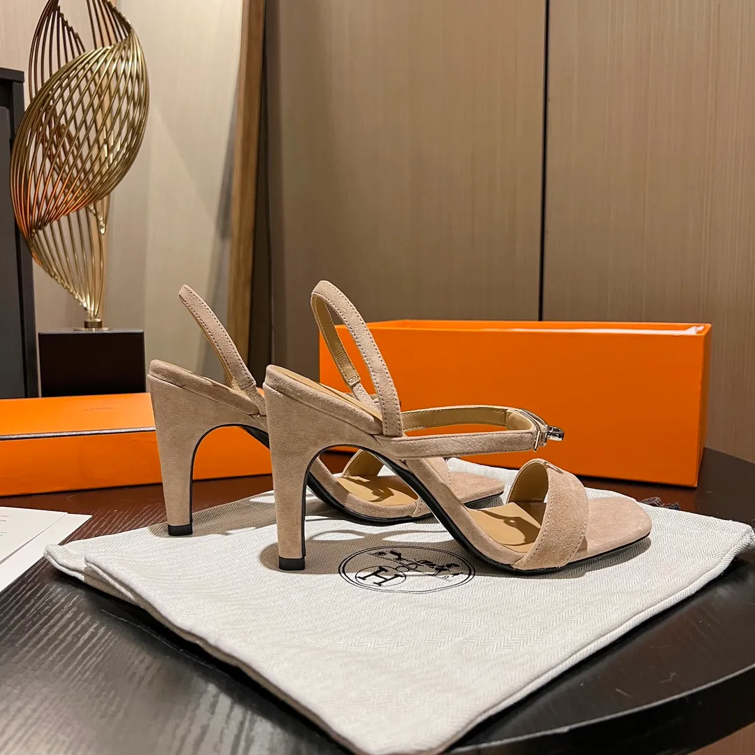 👟👟Ex-factory price 600👟👟 💋💋Continue the classics Hermes Classic H high-heeled sandals series————————Fashionable classic and versatile super comfortable It took half a year to disassemble the original version and develop it with craftsmanship and perfection in every detail Simple and smooth design to create a fashionable, classic and soft look 🥰🥰 Material: Original custom-made sheep suede, sheepskin lining for feet, Italian genuine leather outsole ▪️Heel height: 9cm ▪️SIZE: 34-42 (34.41 42 customized, non-returnable and non-exchangeable)